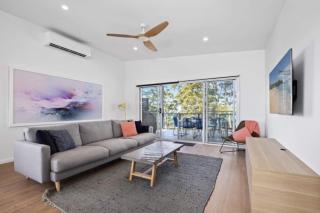 3-Bed Coastal Getaway with Direct Beach Access - 9