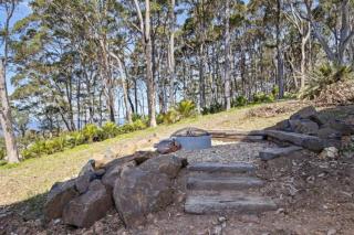 3-Bed Coastal Getaway with Direct Beach Access - 7