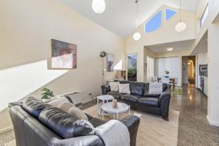 Gorgeous 2-Bed Victorian Home in Artsy Suburb - 0