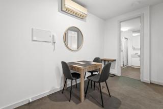 Cosy 1-Bed with Balcony in Trendy St Kilda - 3