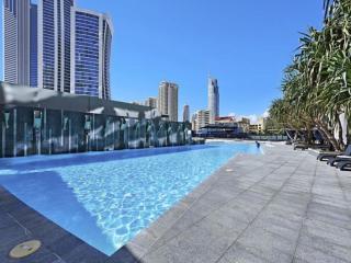 Circle on Cavill Luxe 2-Bed with Views & Pool - 9