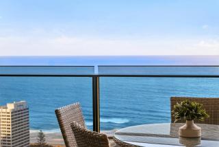 Circle on Cavill Luxe 2-Bed with Views & Pool - 5