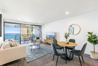 Circle on Cavill Luxe 2-Bed with Views & Pool - 1