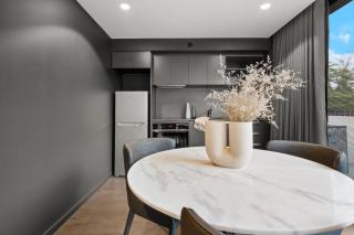 Immaculate Braddon Studio with Accessible Bathroom - 8