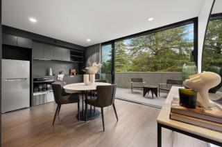 Immaculate Braddon Studio with Accessible Bathroom - 4