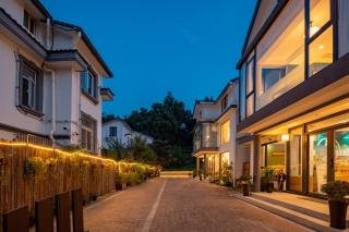 The Tea & Bamboo Retreat A serene homestay offering complimentary bamboo weaving workshops and tea tasting experiences. - 0