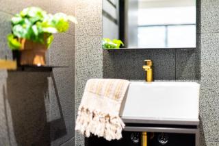 Modern Braddon Studio with Parking - 2