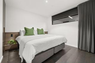 Sophisticated Inner-City 2-Bed with Outdoor Dining - 3