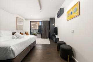 Spotless Braddon Studio with Accessible Bathroom - 9