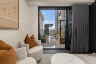 Spotless Braddon Studio with Accessible Bathroom - 7