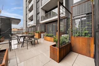 Spotless Braddon Studio with Accessible Bathroom - 6