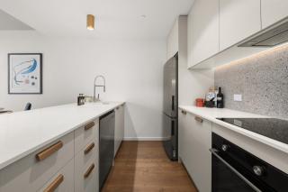 Chic and Elegant 1-Bed in Unbeatable Location - 3