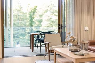 Elegant 2-Bed Urban Retreat with Outdoor Dining - 1