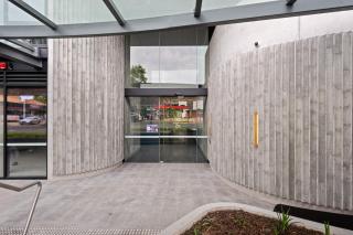 Unwind in Elegance: Your Perfect Braddon Apartment - 1