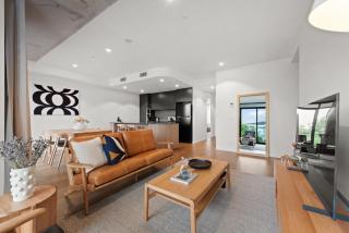 Stylish 2-Bed in Braddon with Alfresco Dining - 4