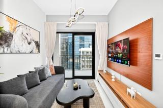 Golden Stays - Cozy 1BR Retreat I Skyline Views & Urban Charm - 7
