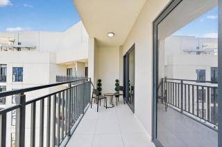 Golden Stays - Cozy 1BR Retreat I Skyline Views & Urban Charm - 2