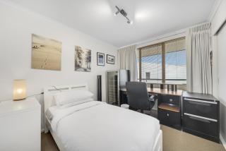 Bright 2-Bed with Private Balcony by Telopea Park - 0