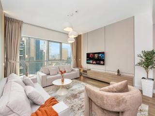 Luxury Waterfront View w Ain Dubai and PS5 in JBR 5 min from the beach - 6