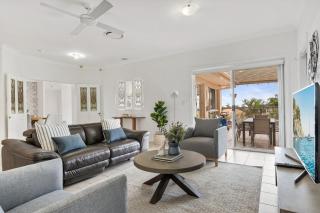 Peaceful Family Home: 4-Bed Pool Alfresco Dining - 5