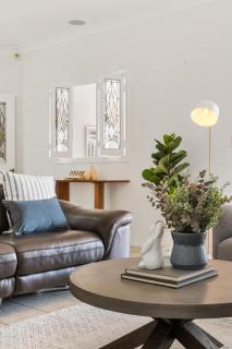 Peaceful Family Home: 4-Bed Pool Alfresco Dining - 1