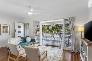 Beachside 3-Bed family Home with Parking & Veranda - 0