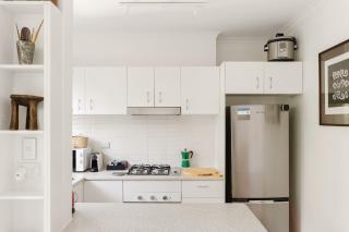 Lovely Harbourside 1-Bed Close To Sydney Landmarks - 3