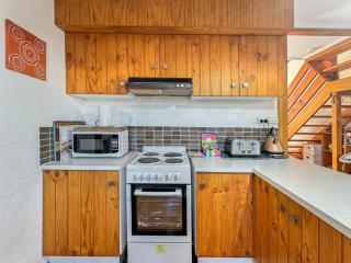 'Broulee Break' -2-Bed Beach House with Games Room - 7