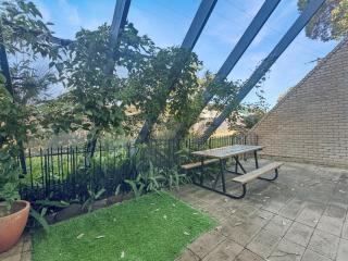 'Broulee Break' -2-Bed Beach House with Games Room - 8