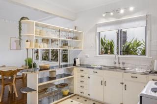 Beachside 3-Bed family Home with Parking & Veranda - 5