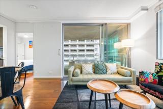 2-Bed Brisbane City Pad with Pool & Gym - 4