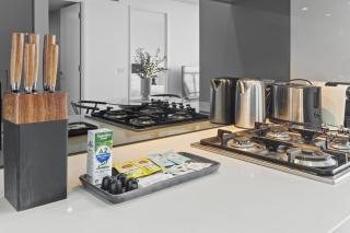 Modern 1-Bed Apartment Close to Attractions - 2