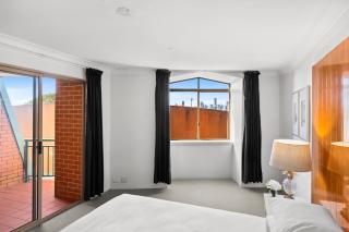 Spacious Inner-West 2-Bed with Alfresco Dining - 2