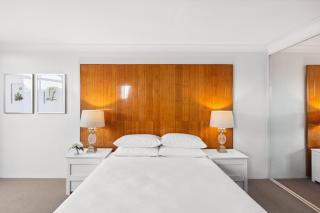 Spacious Inner-West 2-Bed with Alfresco Dining - 3