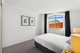 Spacious Inner-West 2-Bed with Alfresco Dining - 1