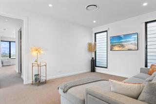 Deluxe 4-Bed Home with Pool & Fire Pit - 2