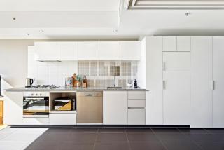 Elegant Inner-City 1-Bed with Rooftop Dining - 8