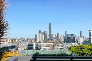 Elegant Inner-City 1-Bed with Rooftop Dining - 6