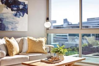 Elegant Inner-City 1-Bed with Rooftop Dining - 4