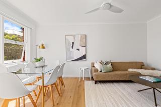 Gorgeous 3-Bed Manly Pad Short Walk to the Beach - 5
