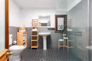 Stylish 2-Bed Cottage in Trendy Erskineville - 6