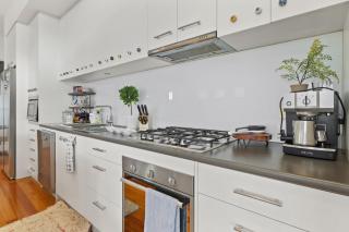 Lakeside 3-Bed Family Home with Amazing Views - 8