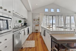 Lakeside 3-Bed Family Home with Amazing Views - 5