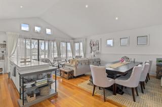 Lakeside 3-Bed Family Home with Amazing Views - 3