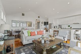 Lakeside 3-Bed Family Home with Amazing Views - 2