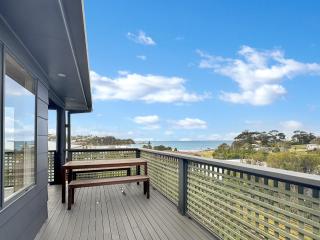 2-Bed Beach Haven with Garden & Alfresco Dining - 9