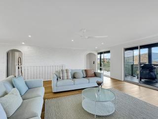 2-Bed Beach Haven with Garden & Alfresco Dining - 4