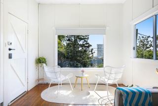 2-Bed Beach House in Burleigh Heads Amidst Nature - 8