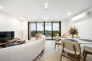 Sleek Inner-City 2-Bed with Swimming Pool & BBQ - 2