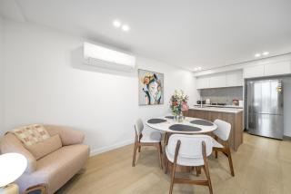 Sleek Inner-City 2-Bed with Swimming Pool & BBQ - 1